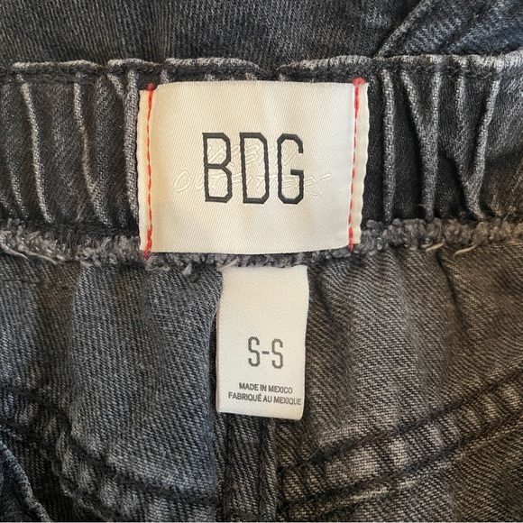 Pre-Owned Black BDG Pull-On Baggy Short - Picture 3 of 5
